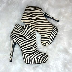 Steve Madden Zebra Leather Botties size 8